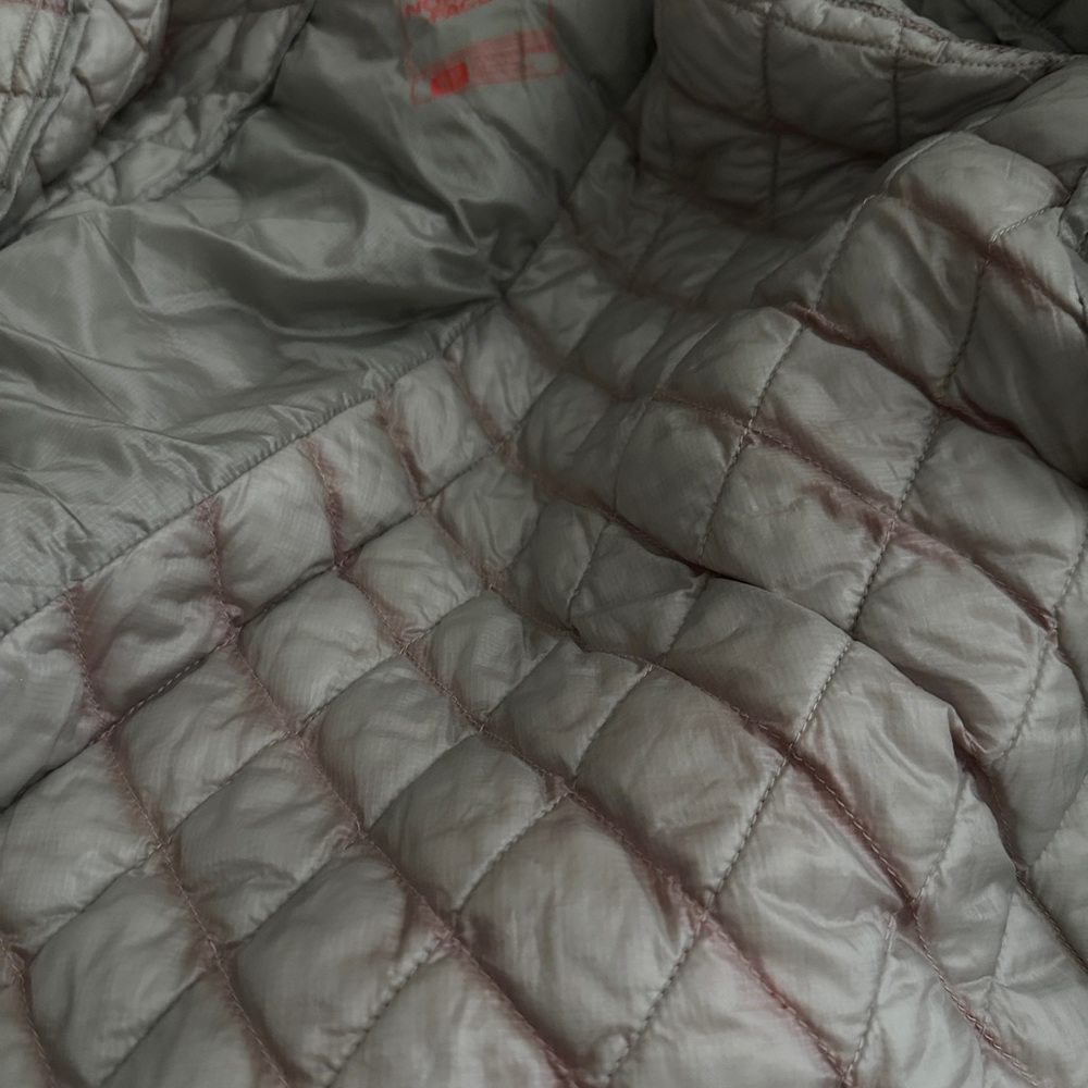 The North Face Women's Bright Orange Puffer Jacket - Picture 14 of 16